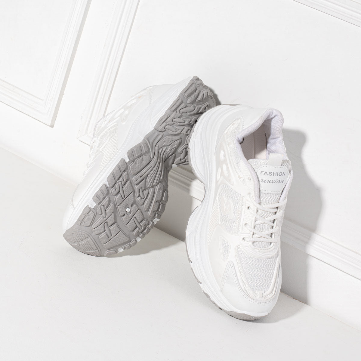 Sports shoe