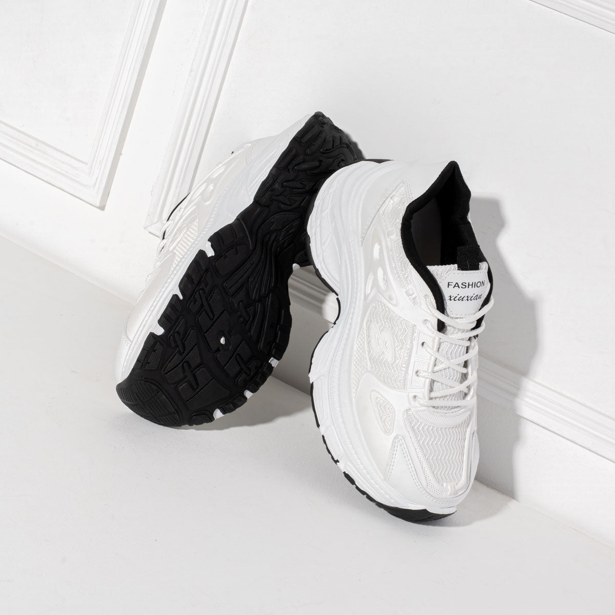 Sports shoe