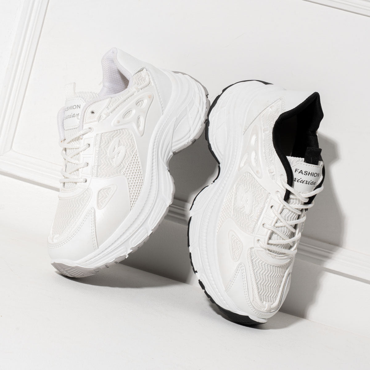 Sports shoe