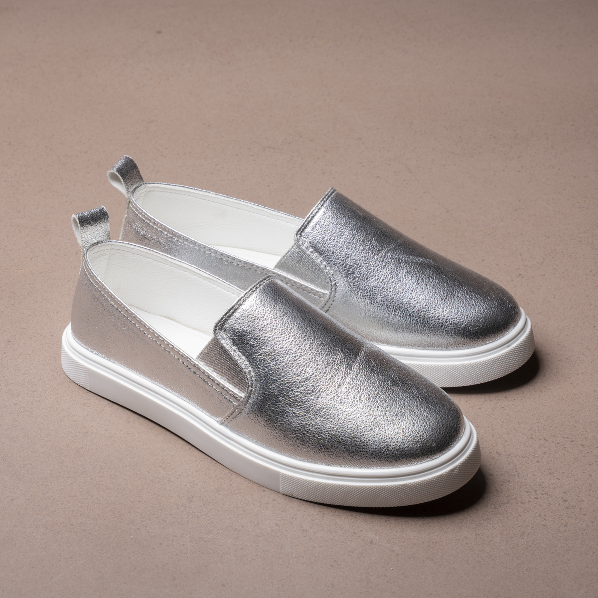 Flat shoes