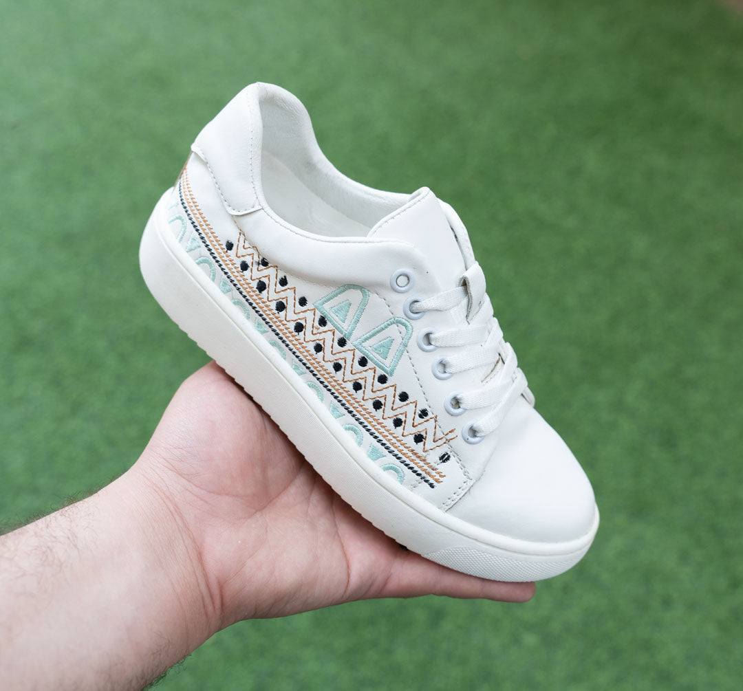 sneakeres white