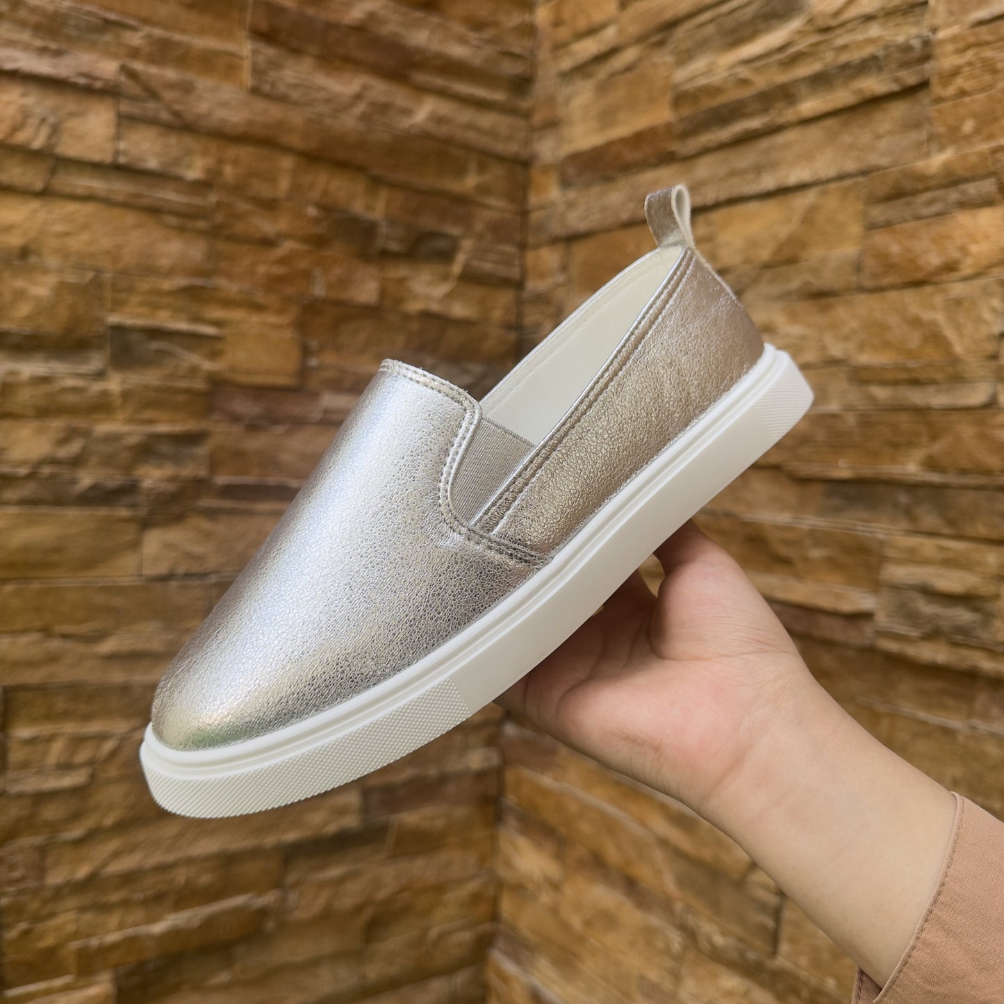 Flat shoes