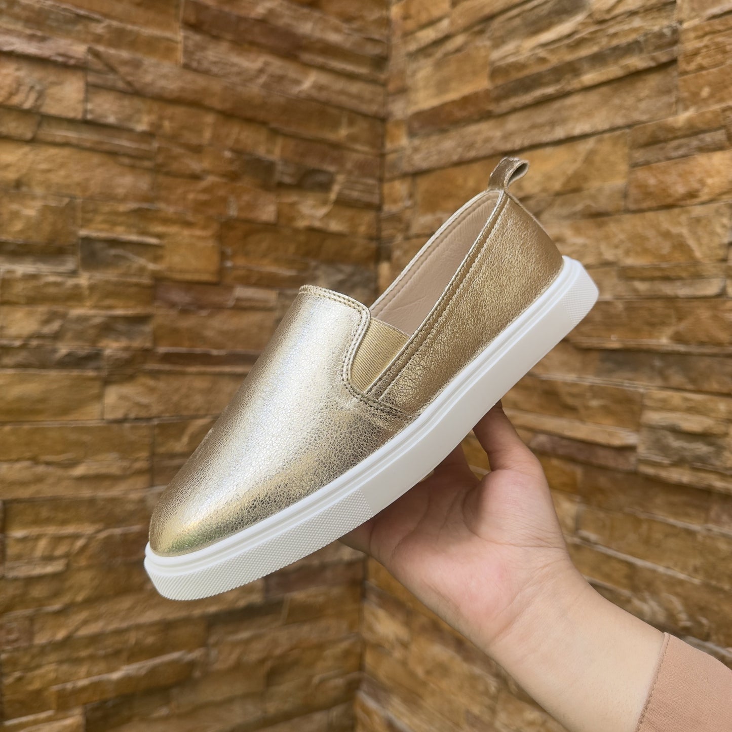 Flat shoes