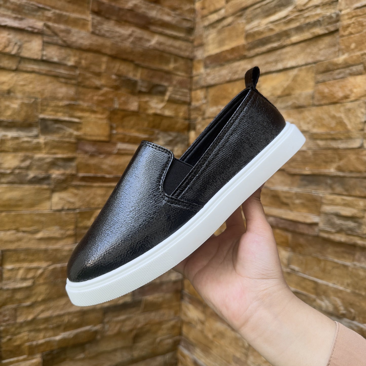 Flat shoes