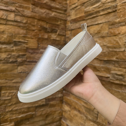 Flat shoes